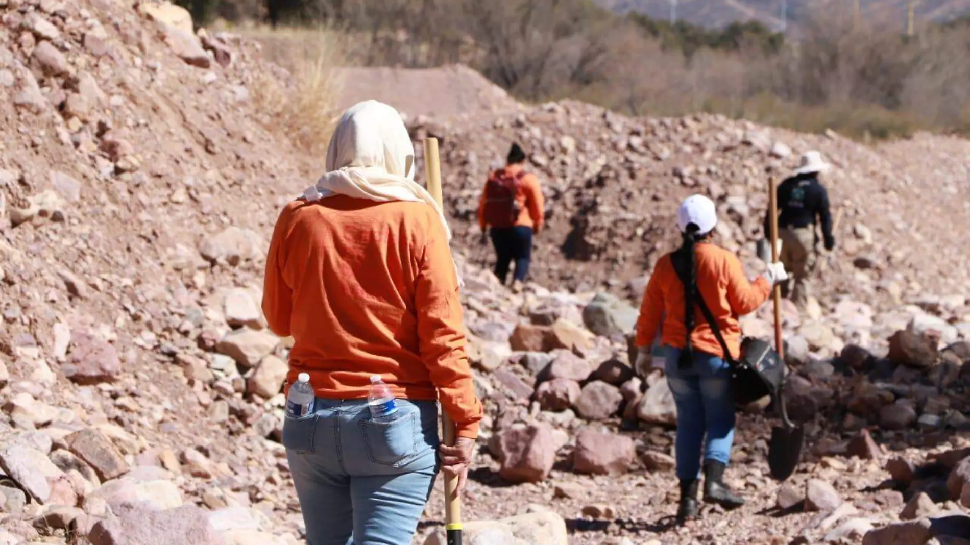 Los colectivos escarban en predios donde puede haber enterrados